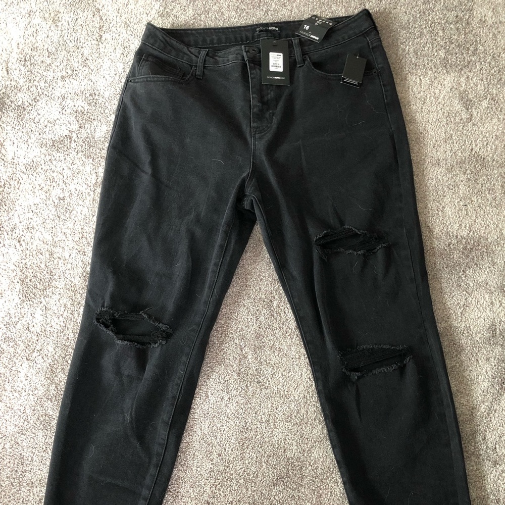 Fashion Nova “A Role Model Slim Fit Mom Jeans” Black Size 16